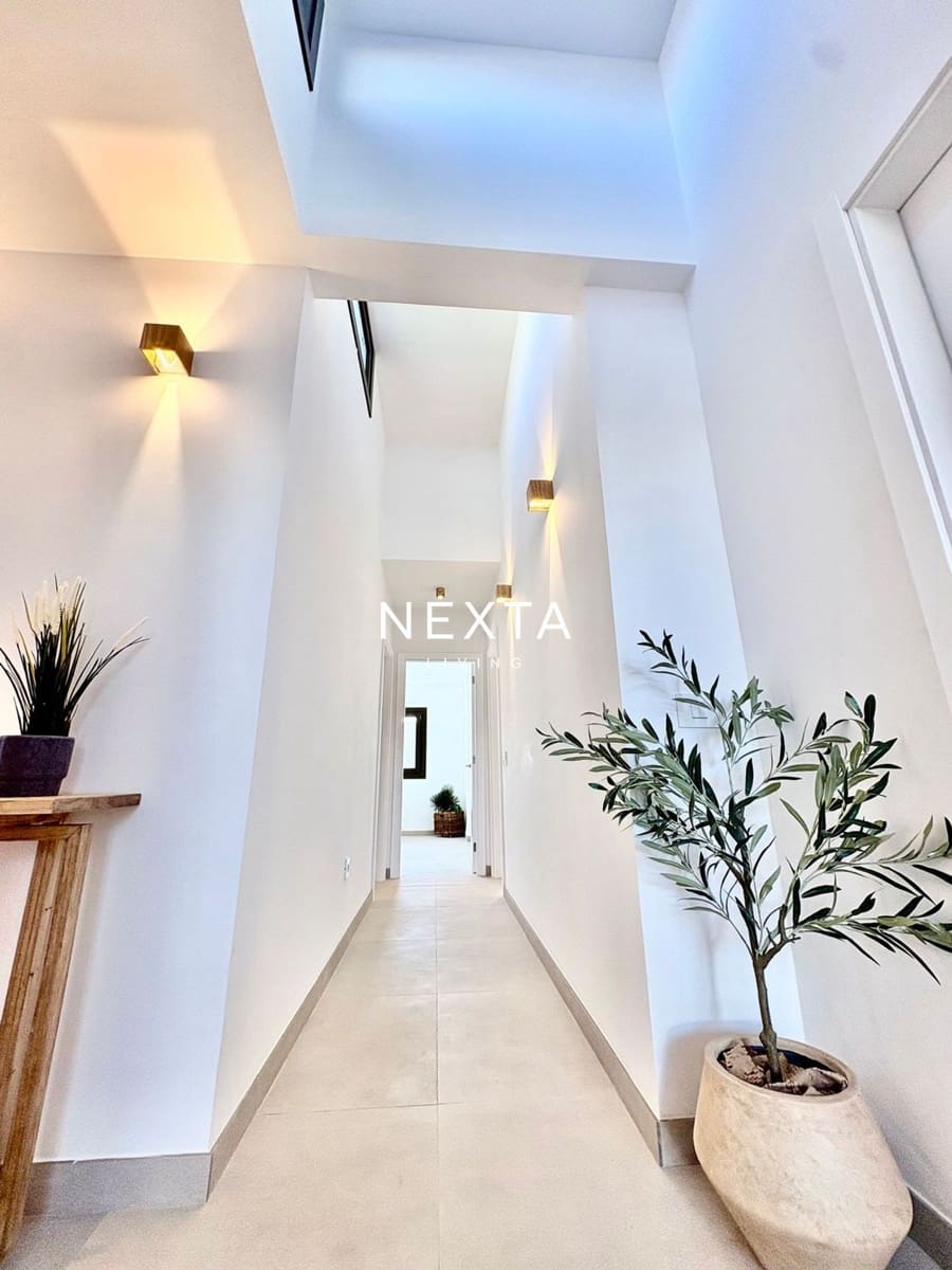 3 chambre Villa/Maison à vendre à El Medano avec piscine garage - 1 100 000 € (Ref: 10034435)