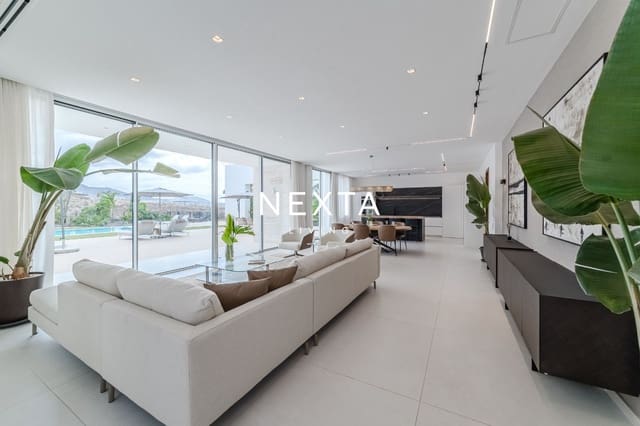 5 makuuhuone Huvila myytävänä paikassa Costa Adeje, Adeje mukana uima-altaan 
autotalli - 6 350 000 € (Ref: 10040672)