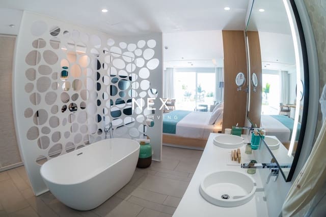 Flat for sale in La Caleta Adeje, Adeje with pool - € 395,000 (Ref: 10048396)