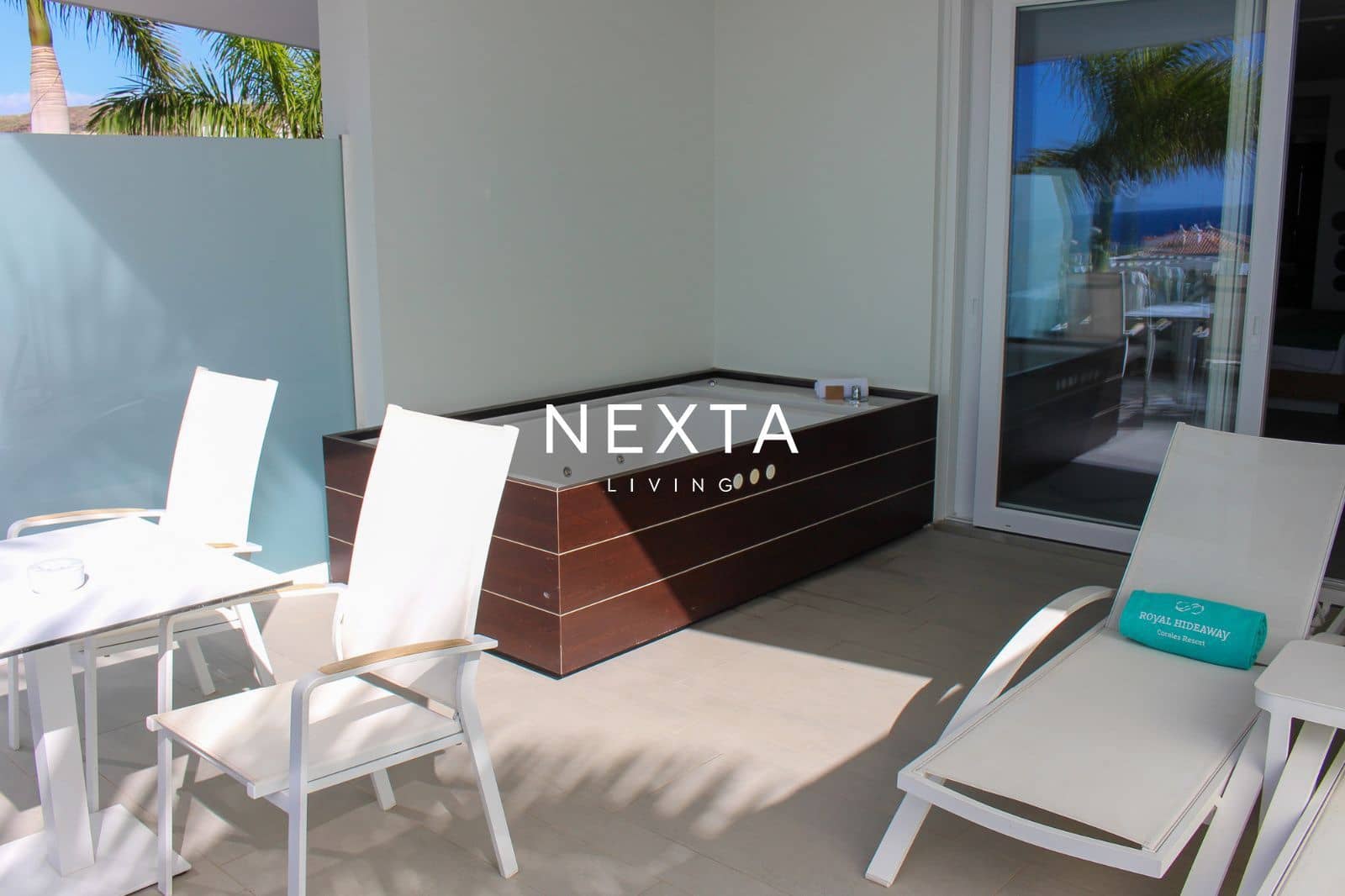 Piso en La Caleta Adeje en venta con piscina - 350.000 € (Ref: 10048476)