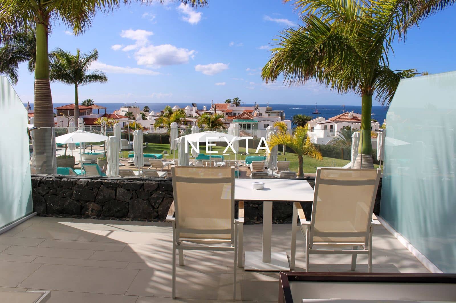 Piso en La Caleta Adeje en venta con piscina - 350.000 € (Ref: 10048476)