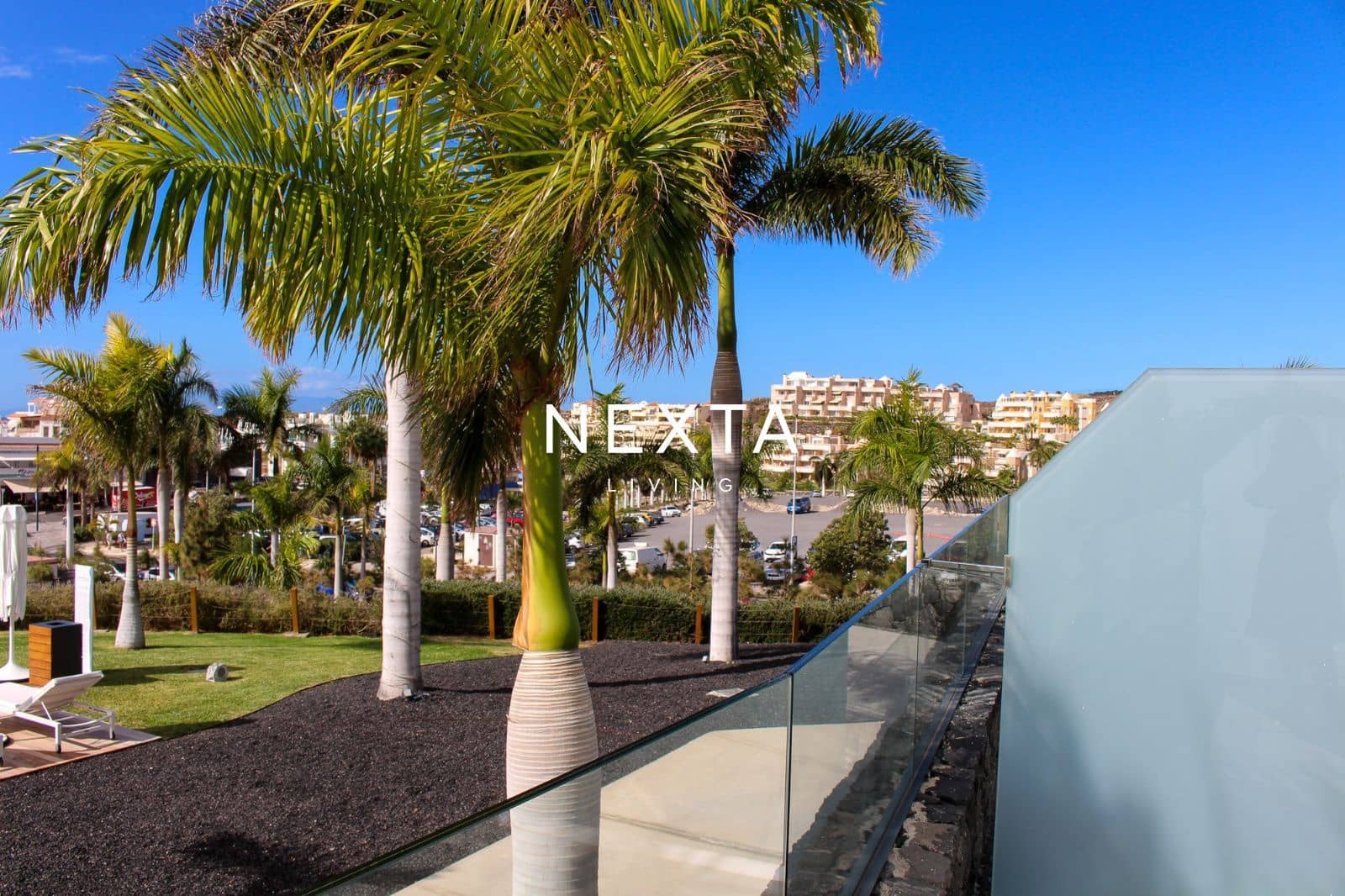 Piso en La Caleta Adeje en venta con piscina - 350.000 € (Ref: 10048476)