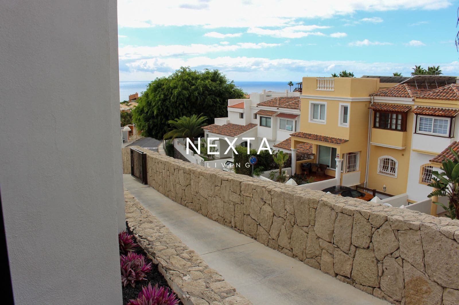 2 soveværelse Villa til salg i La Caleta Adeje med swimmingpool garage - € 1.875.000 (Ref: 10048971)