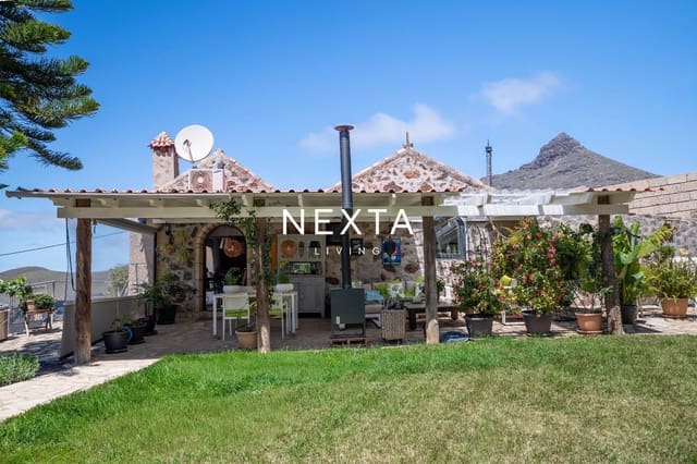 3 bedroom Villa for sale in Arona with pool - € 1,250,000 (Ref: 10054344)