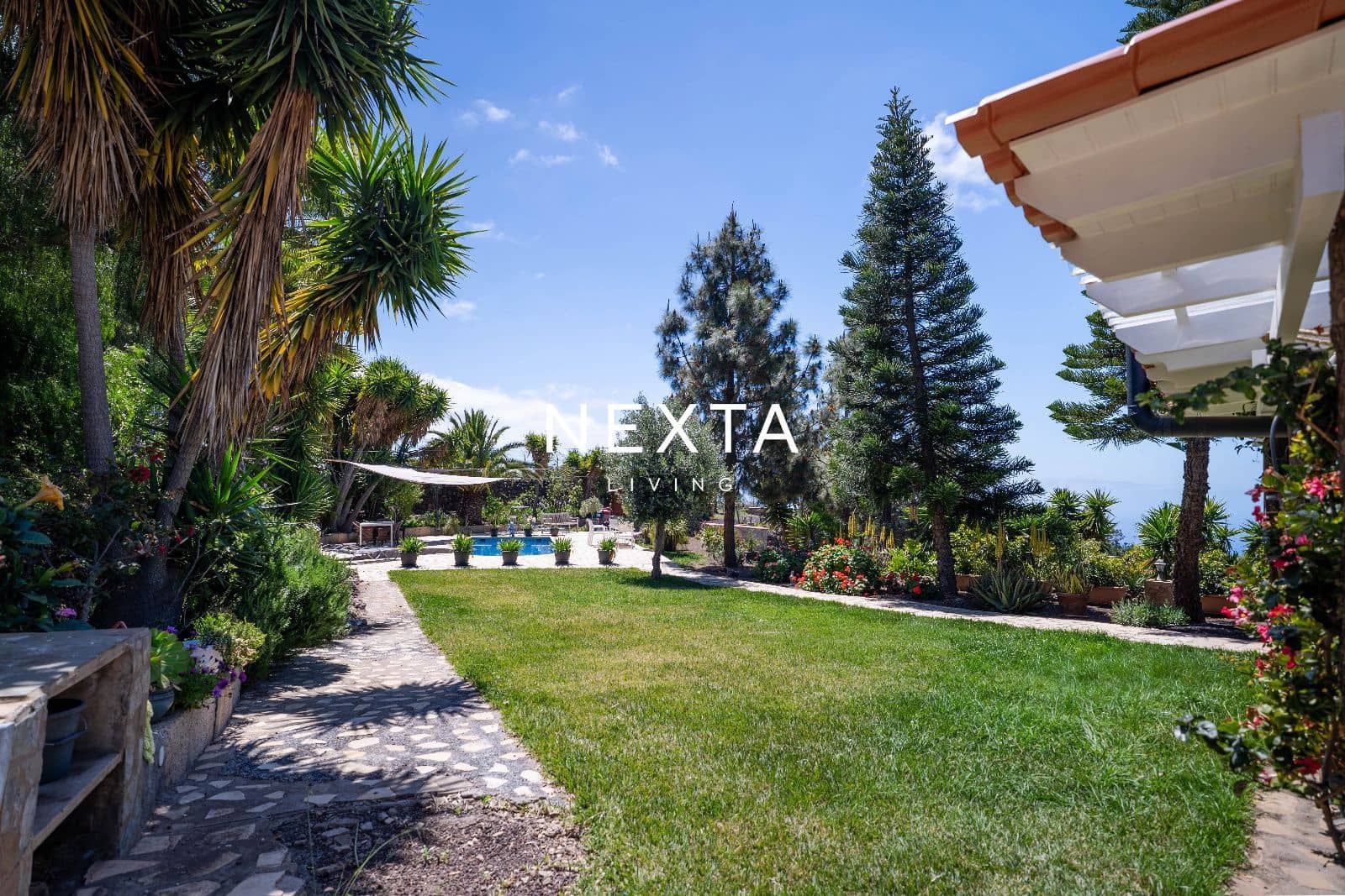 3 bedroom Villa for sale in Arona with pool - € 1,250,000 (Ref: 10054344)