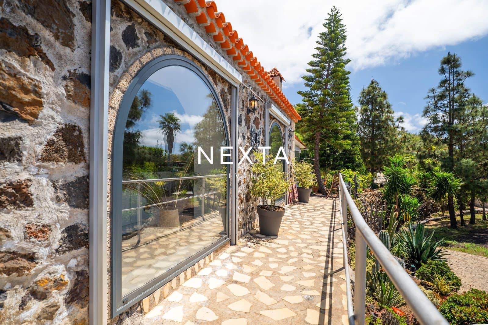 3 bedroom Villa for sale in Arona with pool - € 1,250,000 (Ref: 10054344)