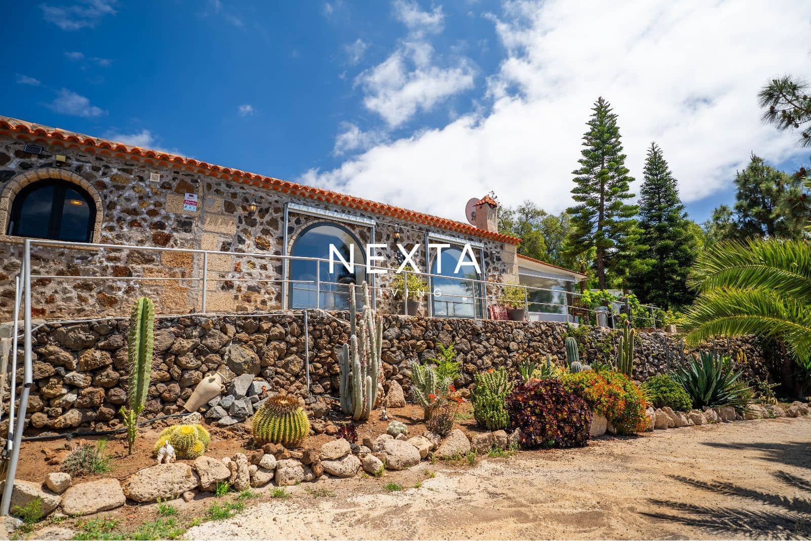3 bedroom Villa for sale in Arona with pool - € 1,250,000 (Ref: 10054344)