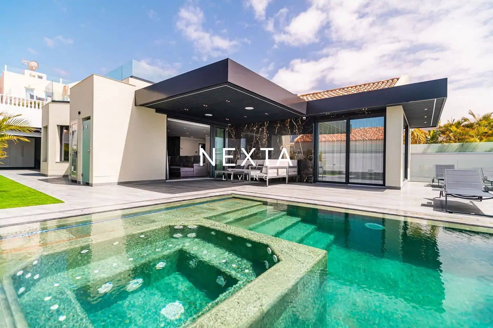 3 quarto Moradia para venda em Costa Adeje com piscina - 2 195 000 € (Ref: 10057697)