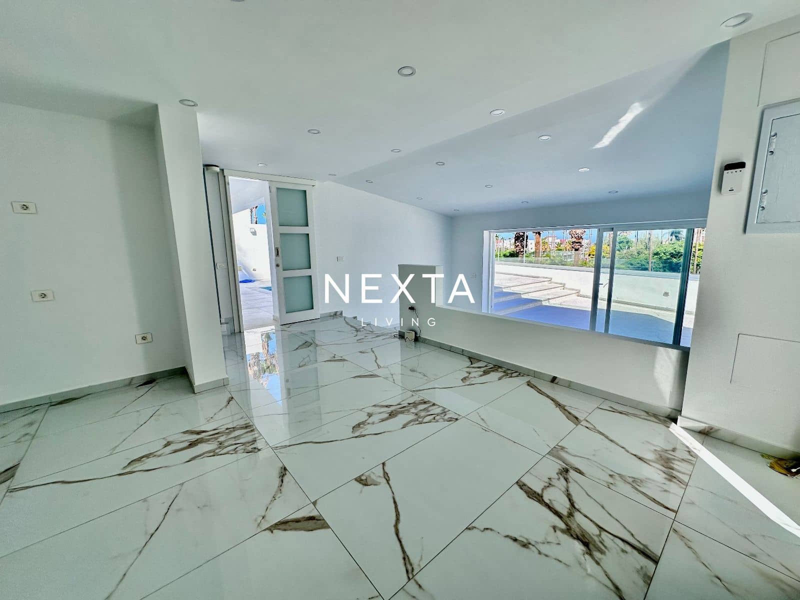 3 bedroom Villa for sale in Costa Adeje with pool garage - € 1,350,000 (Ref: 10057699)