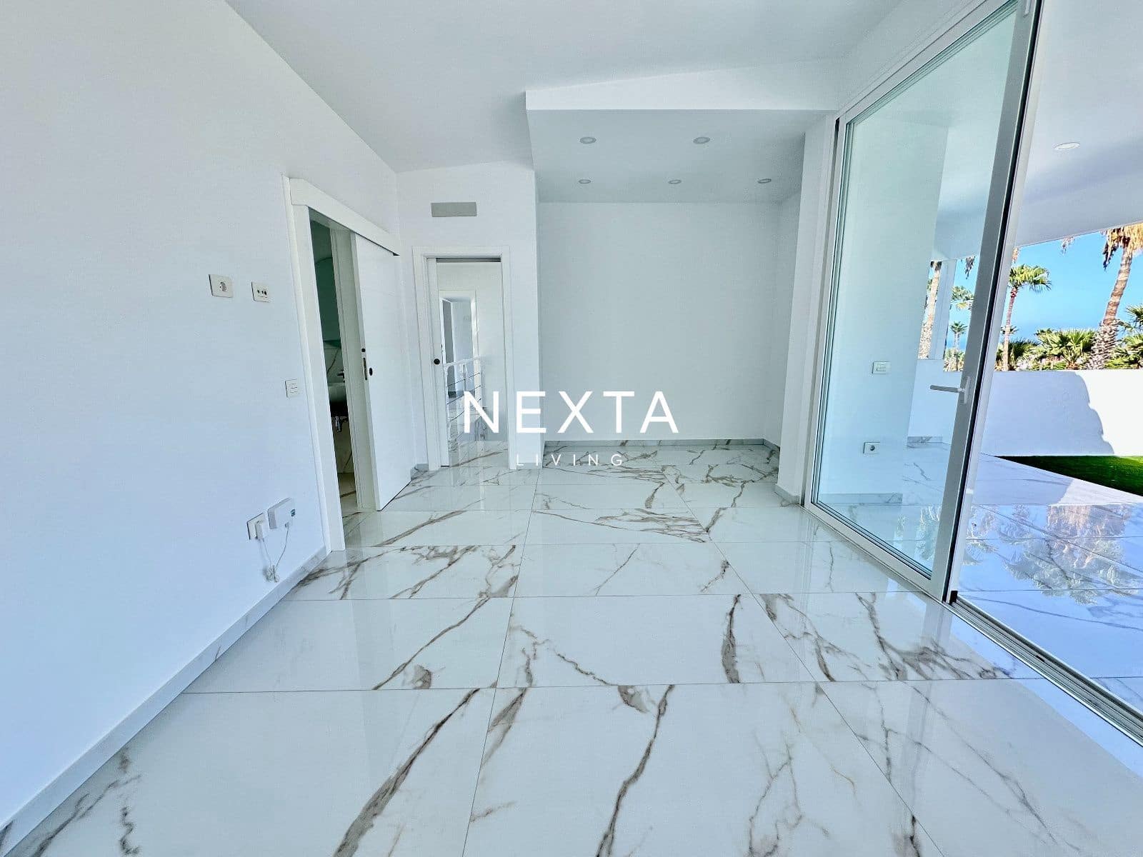 3 bedroom Villa for sale in Costa Adeje with pool garage - € 1,350,000 (Ref: 10057699)