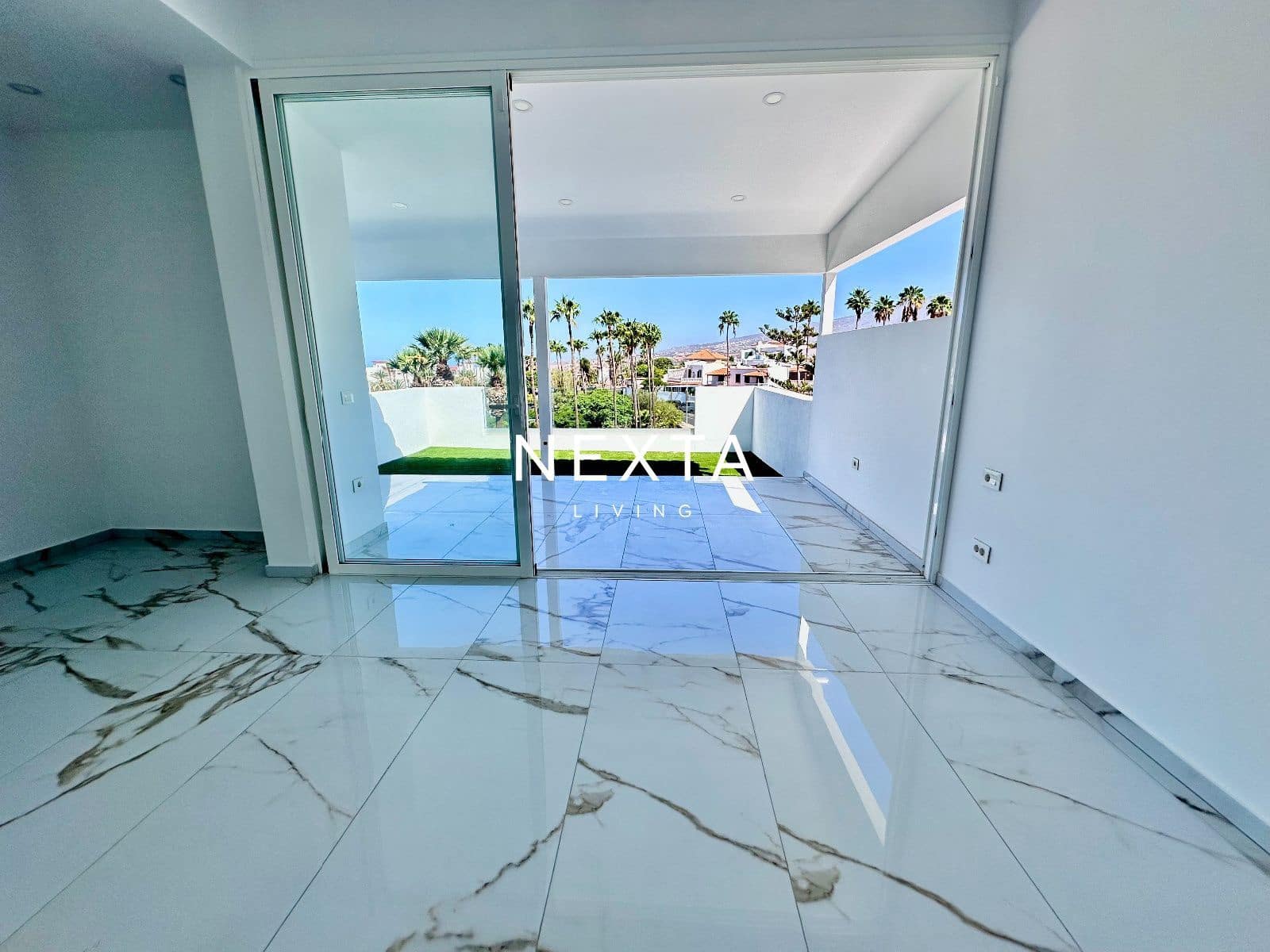 3 bedroom Villa for sale in Costa Adeje with pool garage - € 1,350,000 (Ref: 10057699)