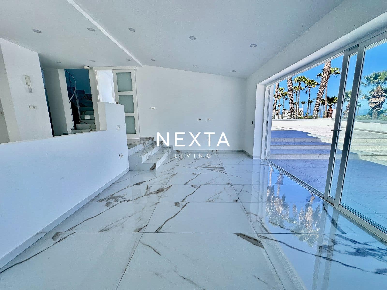 3 bedroom Villa for sale in Costa Adeje with pool garage - € 1,350,000 (Ref: 10057699)