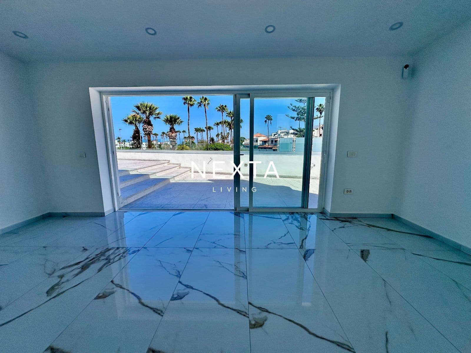3 bedroom Villa for sale in Costa Adeje with pool garage - € 1,350,000 (Ref: 10057699)