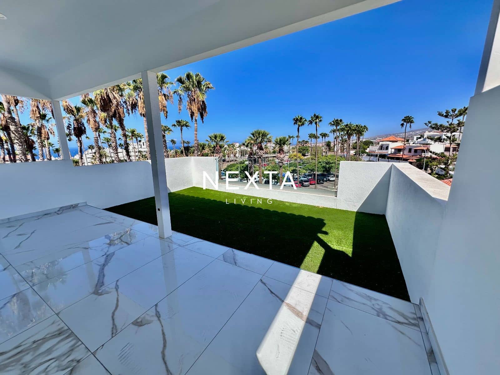 3 bedroom Villa for sale in Costa Adeje with pool garage - € 1,350,000 (Ref: 10057699)