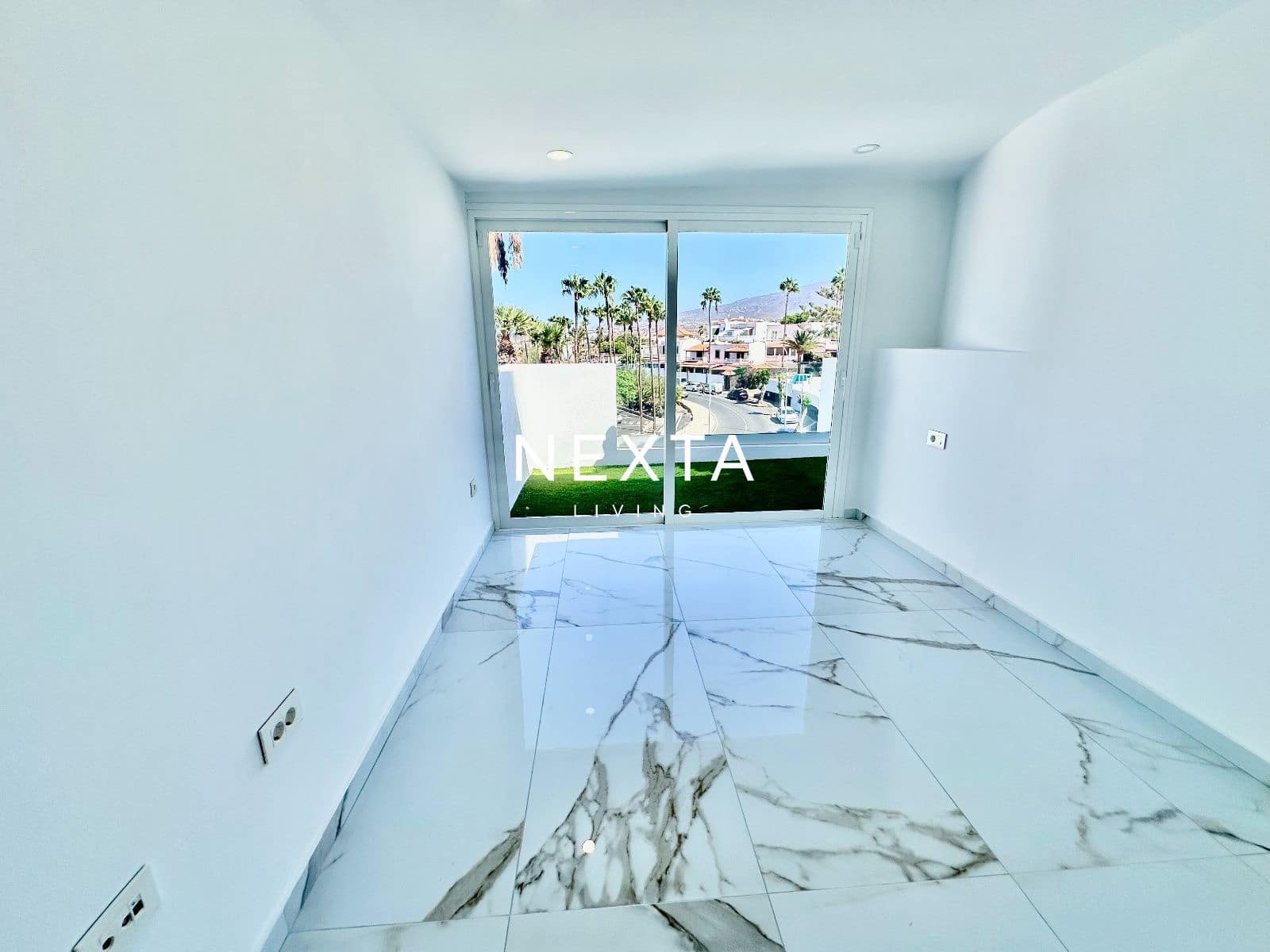 3 bedroom Villa for sale in Costa Adeje with pool garage - € 1,350,000 (Ref: 10057699)