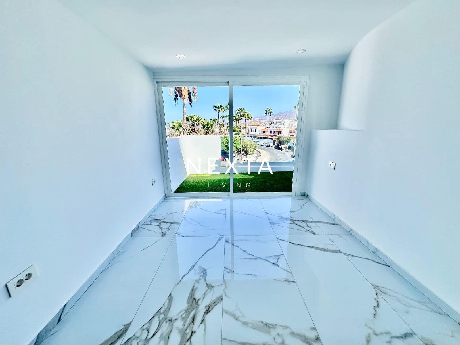 3 bedroom Villa for sale in Costa Adeje with pool garage - € 1,350,000 (Ref: 10057699)