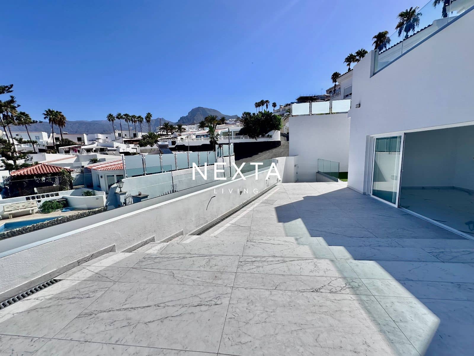 3 bedroom Villa for sale in Costa Adeje with pool garage - € 1,350,000 (Ref: 10057699)