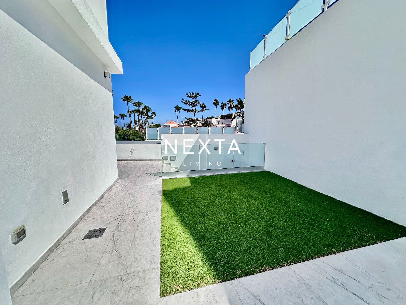 3 bedroom Villa for sale in Costa Adeje with pool garage - € 1,350,000 (Ref: 10057699)