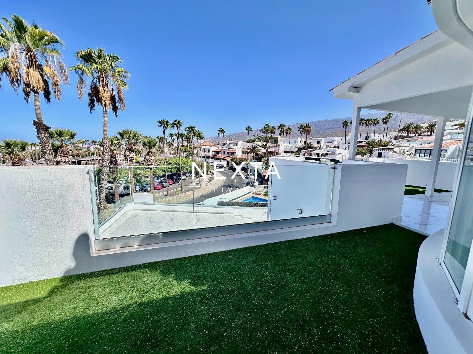 3 bedroom Villa for sale in Costa Adeje with pool garage - € 1,350,000 (Ref: 10057699)