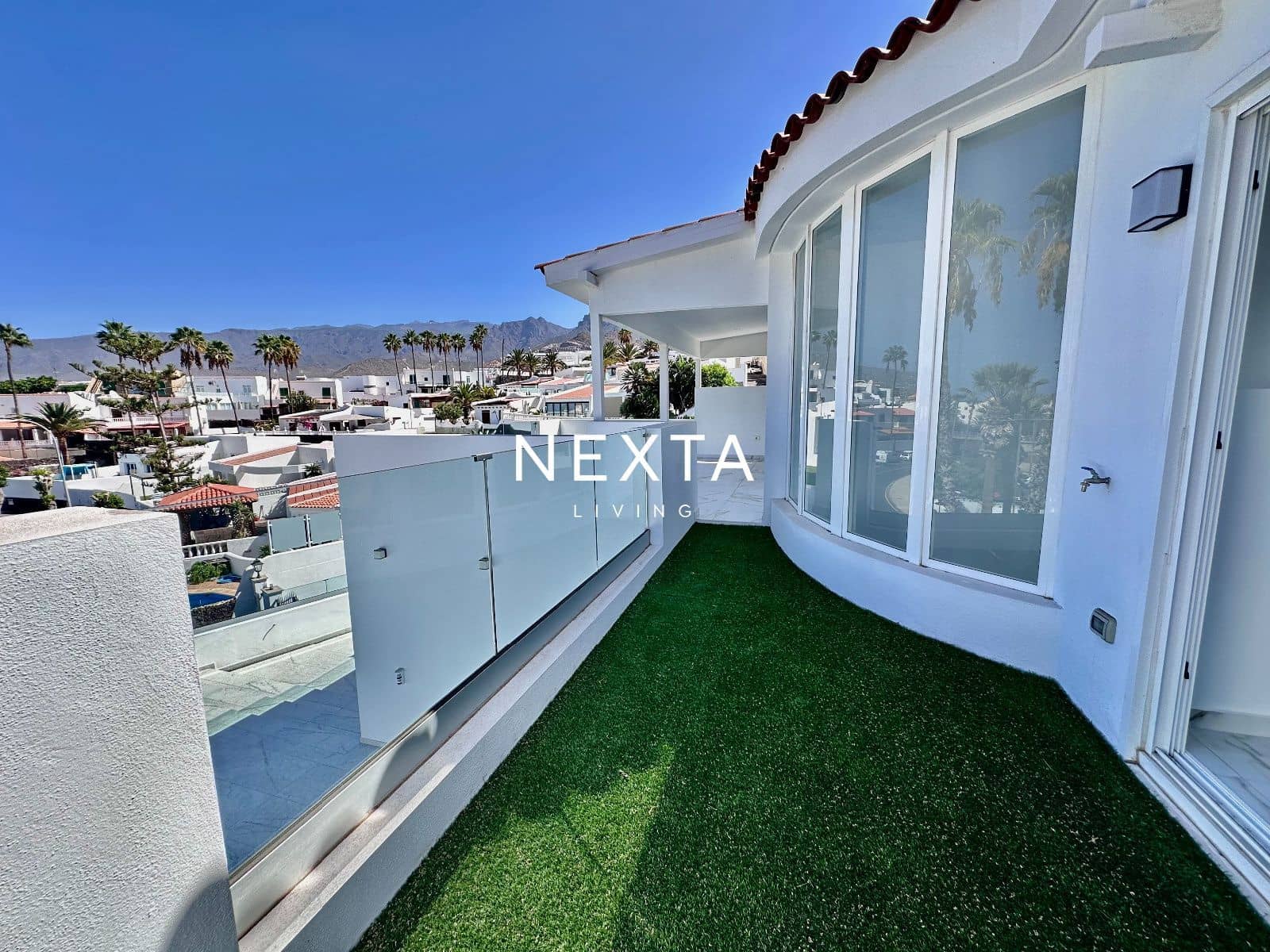 3 bedroom Villa for sale in Costa Adeje with pool garage - € 1,350,000 (Ref: 10057699)