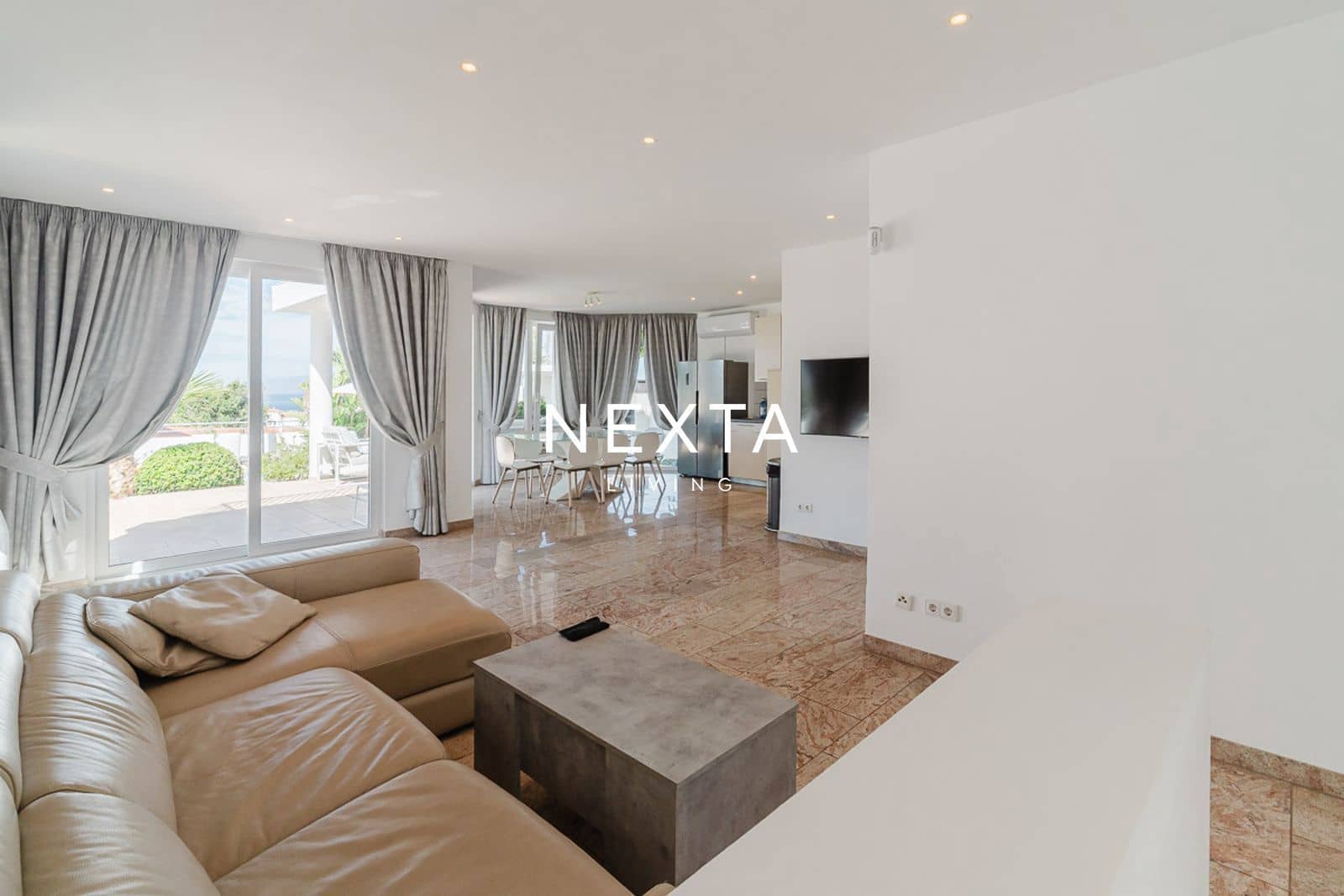 12 slaapkamer Villa te koop in Playa Paraiso met zwembad garage - € 4.300.000 (Ref: 10073308)