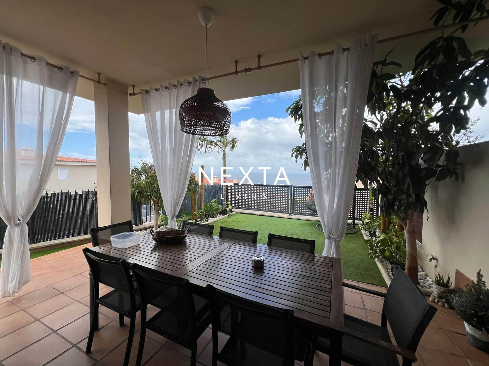Casa de 4 habitaciones en Puerto Santiago en alquiler con piscina garaje - 4.200 € (Ref: 10090949)