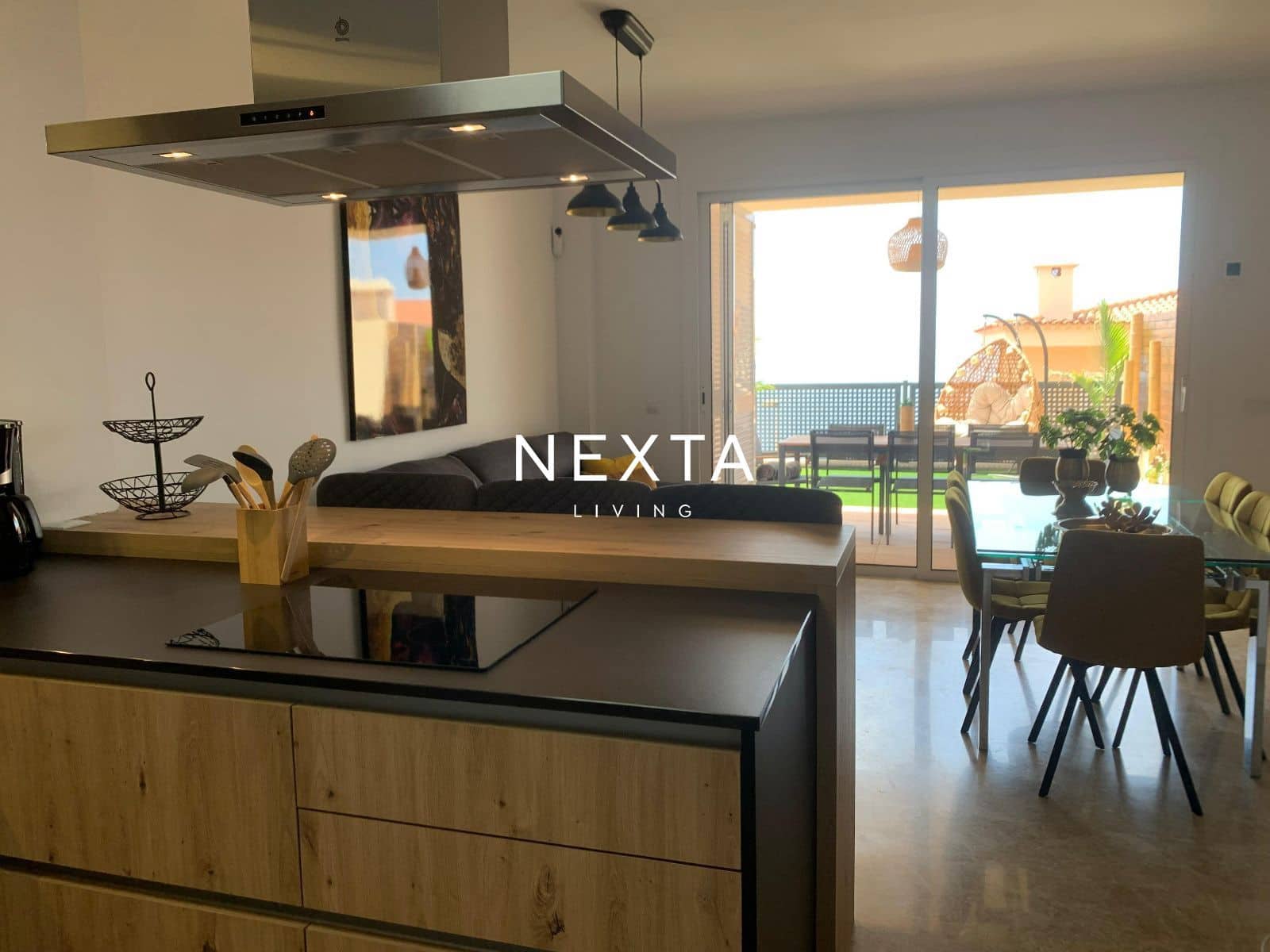 Casa de 4 habitaciones en Puerto Santiago en alquiler con piscina garaje - 4.200 € (Ref: 10090949)