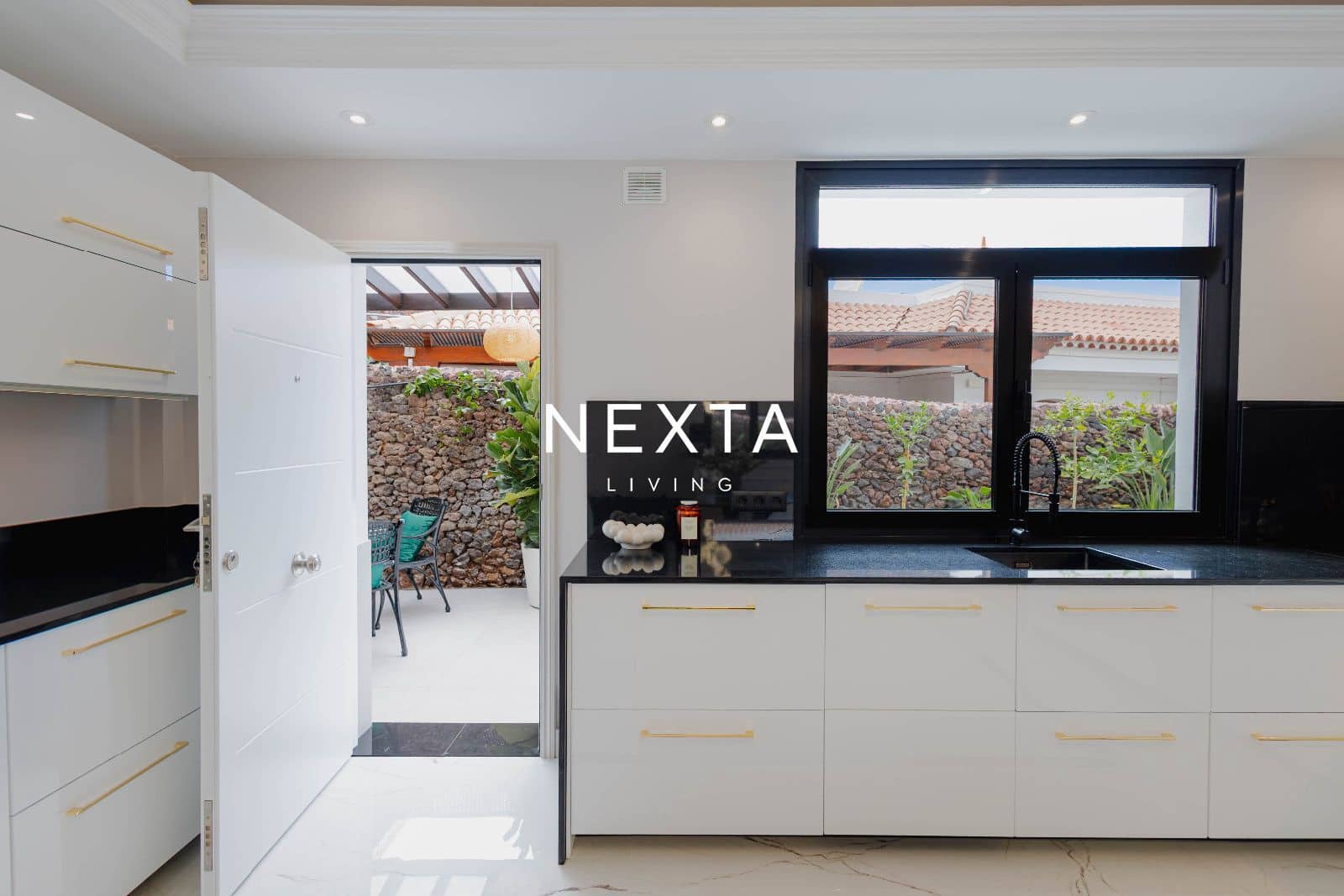 4 Zimmer Villa zu verkaufen in Costa Adeje mit Pool Garage - 2.490.000 € (Ref: 10090966)