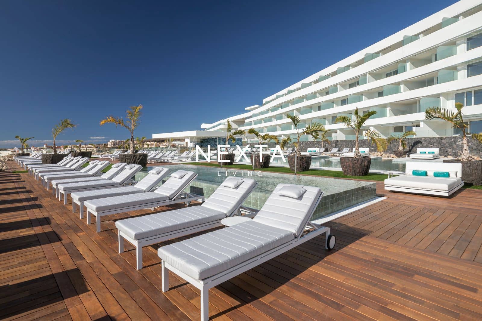 2 makuuhuone Asunto myytävänä paikassa La Caleta Adeje mukana uima-altaan - 1 095 000 € (Ref: 10095360)