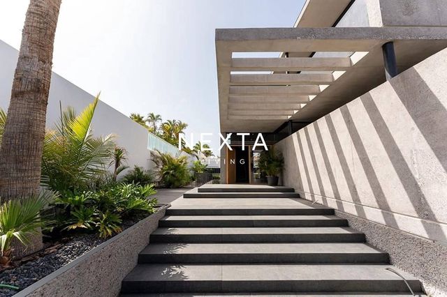 4 soverom Villa til salgs i Playa Paraiso, Adeje med svømmebasseng garasje - € 5 500 000 (Ref: 10121003)