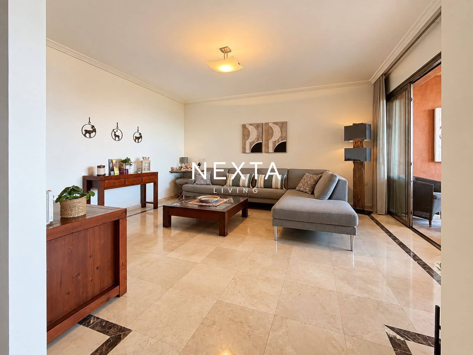 Piso de 2 habitaciones en Palm-Mar en venta con piscina garaje - 655.000 € (Ref: 10121080)