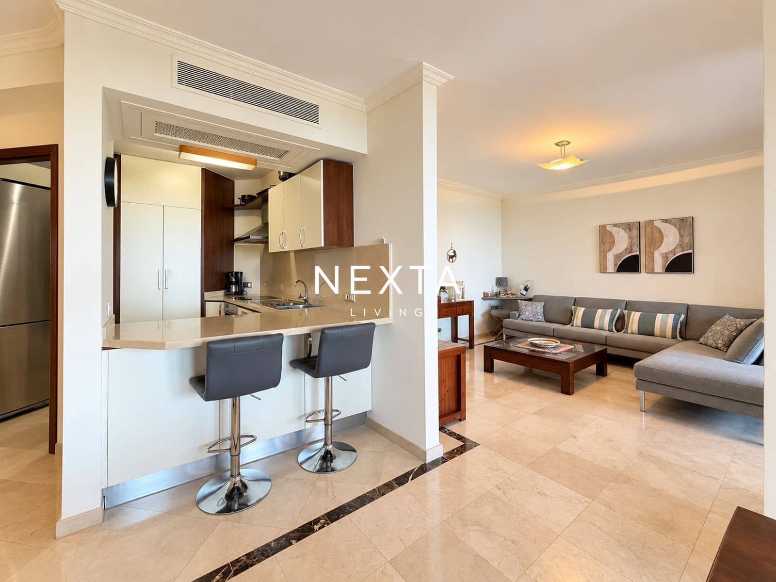 Piso de 2 habitaciones en Palm-Mar en venta con piscina garaje - 655.000 € (Ref: 10121080)