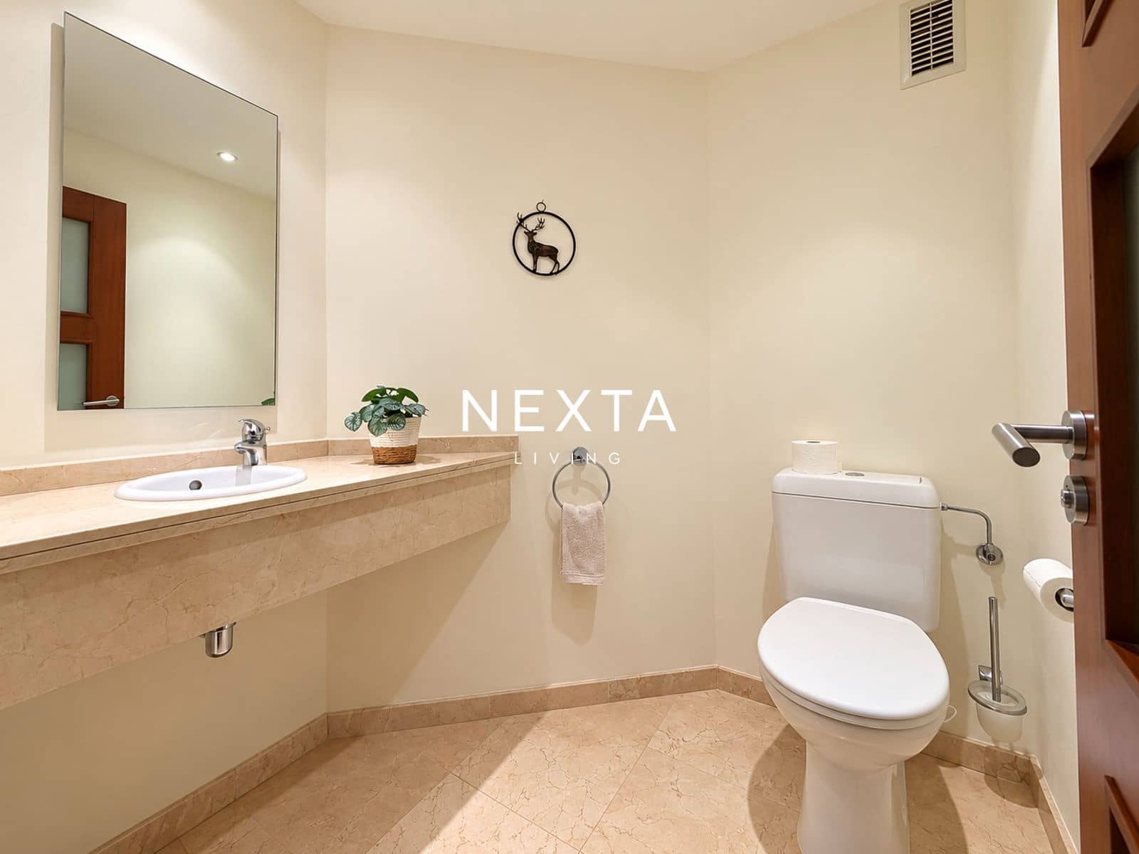 Piso de 2 habitaciones en Palm-Mar en venta con piscina garaje - 655.000 € (Ref: 10121080)