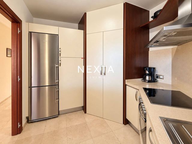 Piso de 2 habitaciones en Palm-Mar, Arona en venta con piscina garaje - 655.000 € (Ref: 10121080)