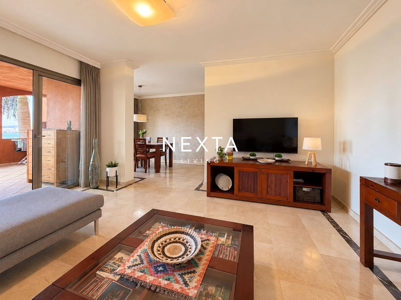 Piso de 2 habitaciones en Palm-Mar en venta con piscina garaje - 655.000 € (Ref: 10121080)