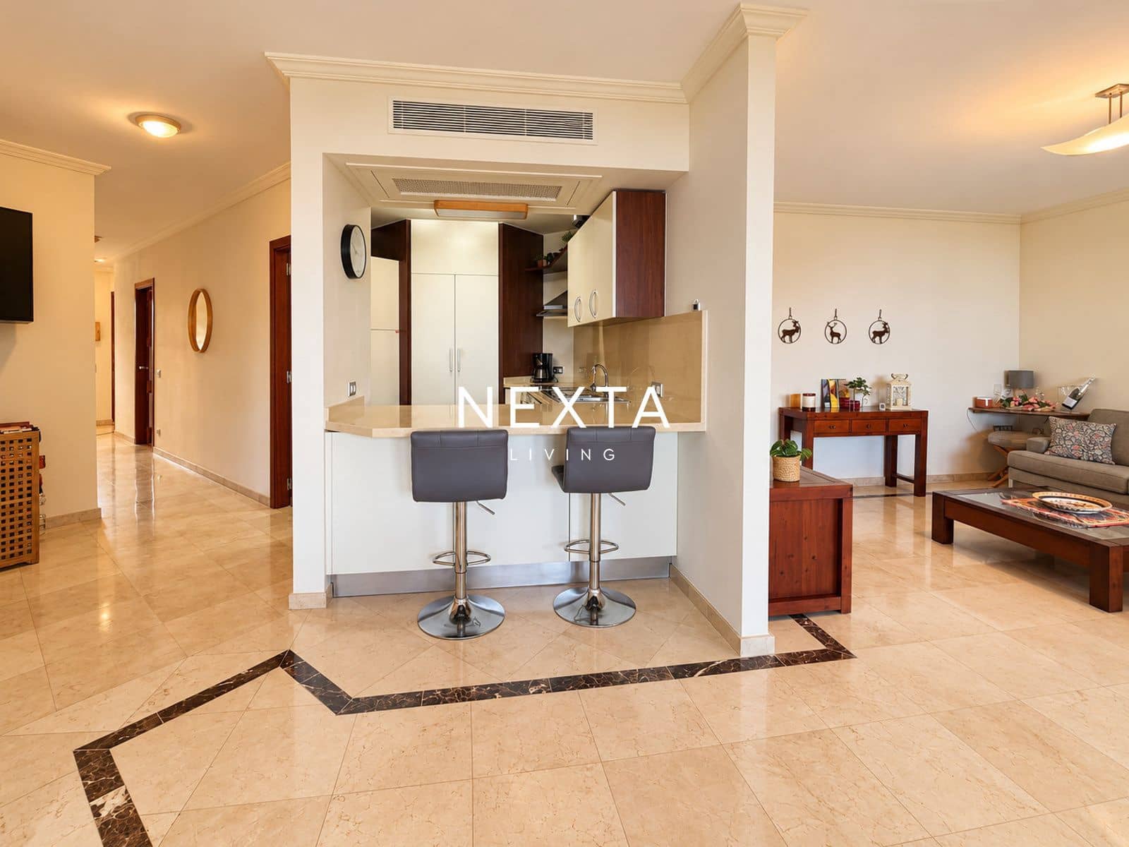 Piso de 2 habitaciones en Palm-Mar en venta con piscina garaje - 655.000 € (Ref: 10121080)