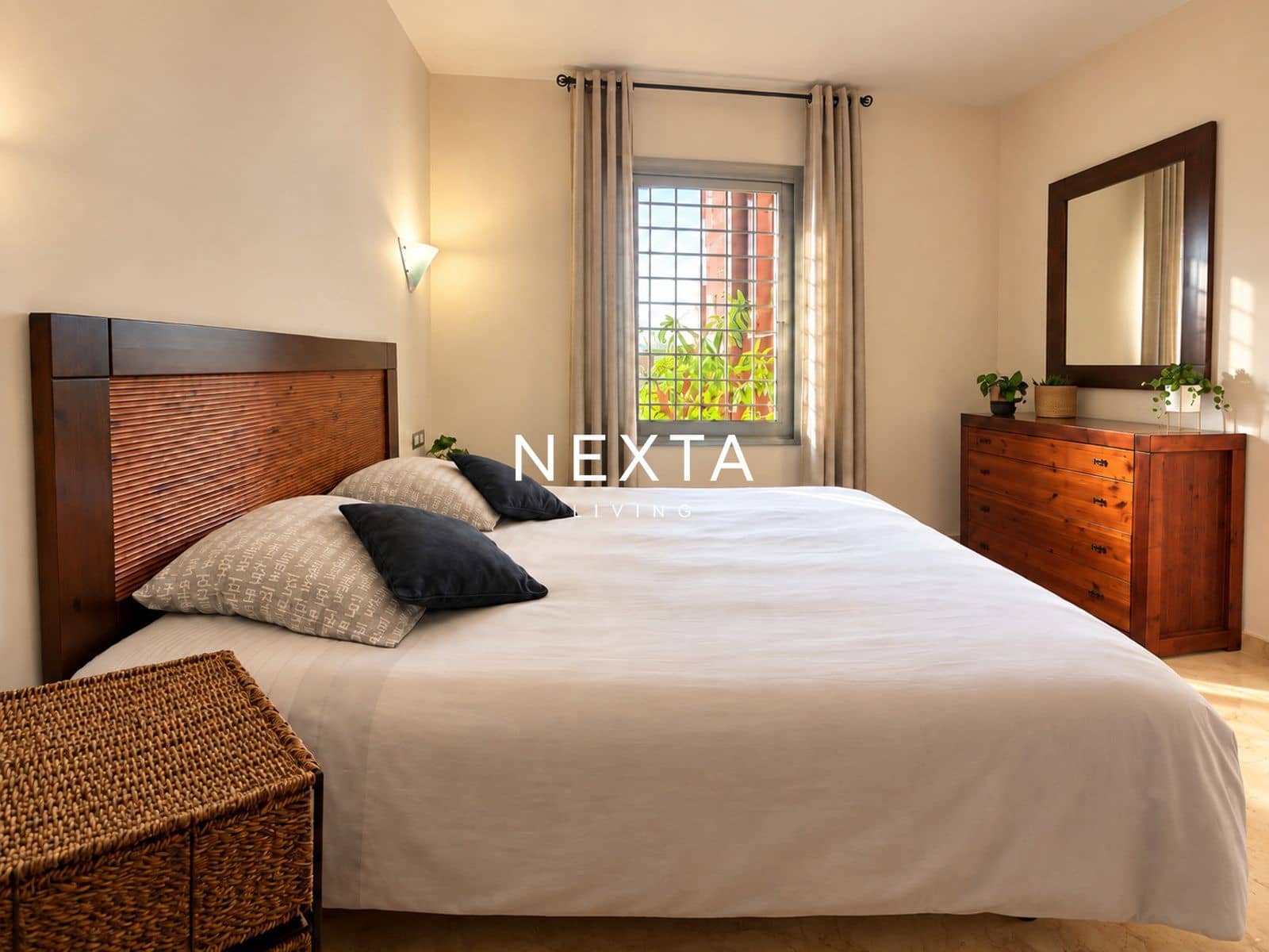Piso de 2 habitaciones en Palm-Mar en venta con piscina garaje - 655.000 € (Ref: 10121080)