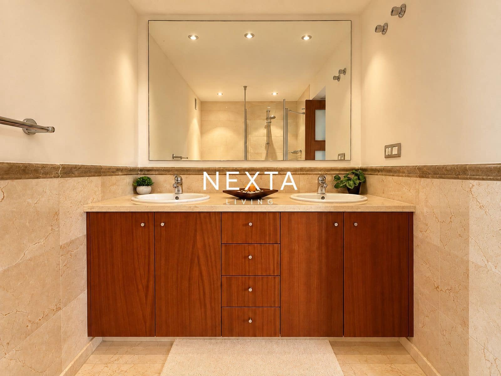 Piso de 2 habitaciones en Palm-Mar en venta con piscina garaje - 655.000 € (Ref: 10121080)