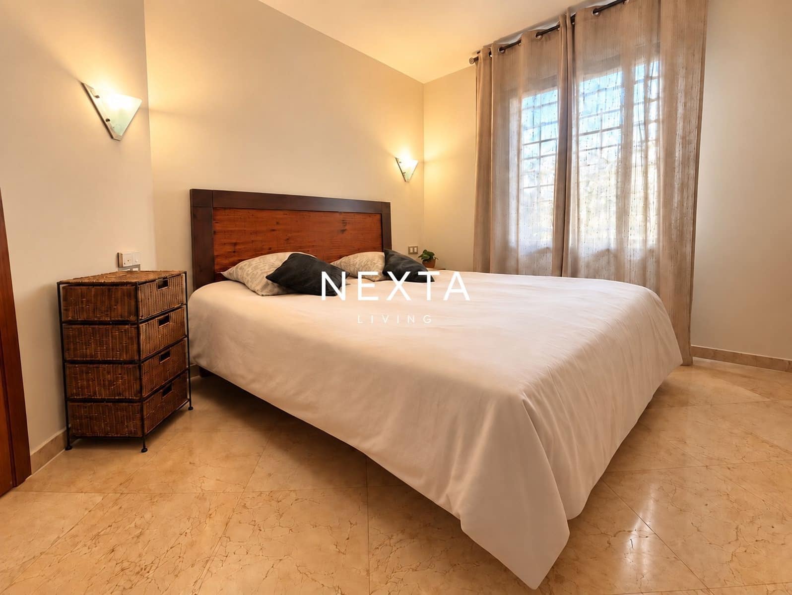 Piso de 2 habitaciones en Palm-Mar en venta con piscina garaje - 655.000 € (Ref: 10121080)