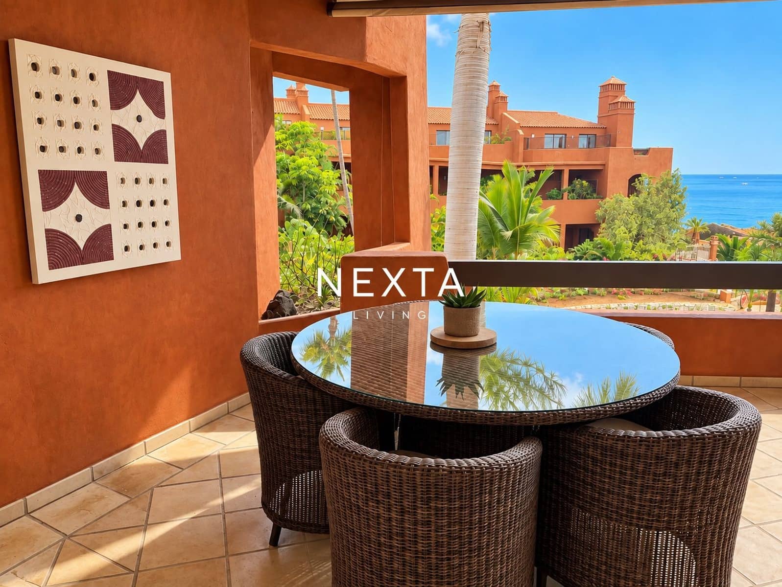 Piso de 2 habitaciones en Palm-Mar en venta con piscina garaje - 655.000 € (Ref: 10121080)