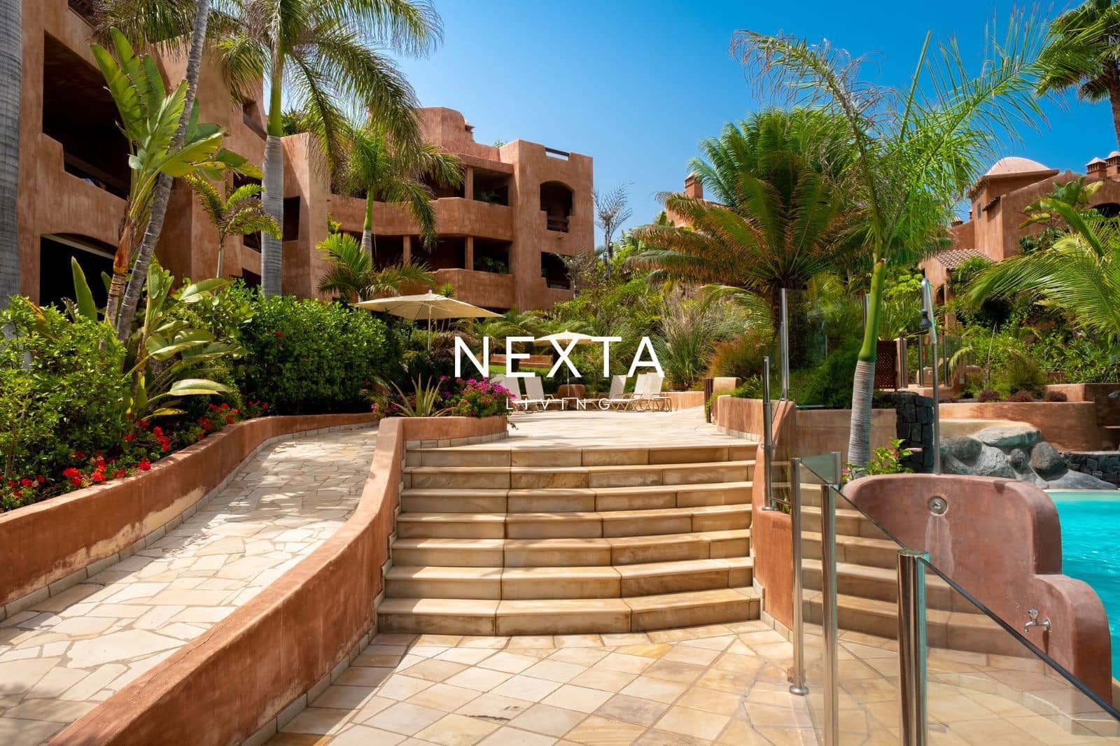 Piso de 2 habitaciones en Palm-Mar en venta con piscina garaje - 655.000 € (Ref: 10121080)