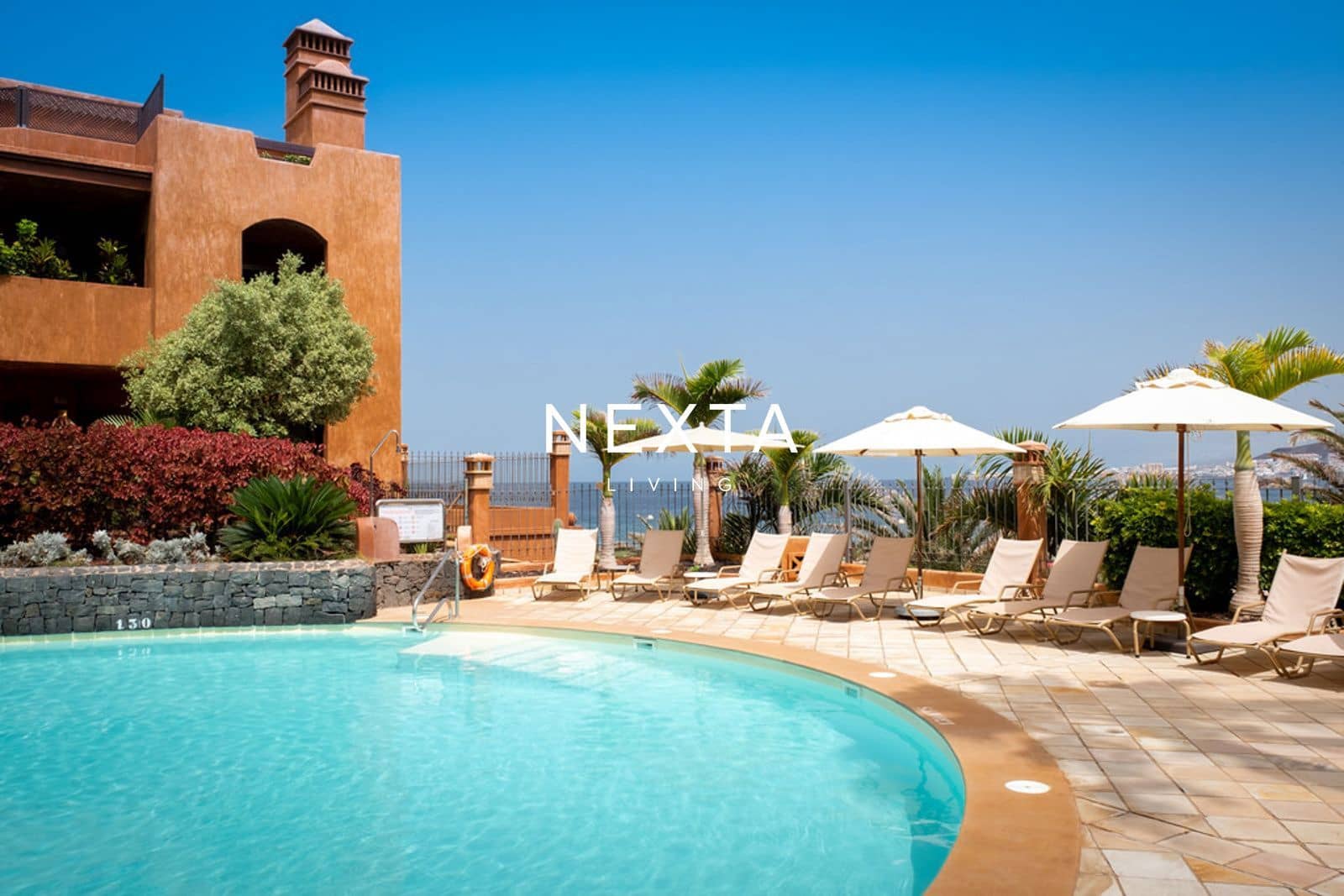 Piso de 2 habitaciones en Palm-Mar en venta con piscina garaje - 655.000 € (Ref: 10121080)