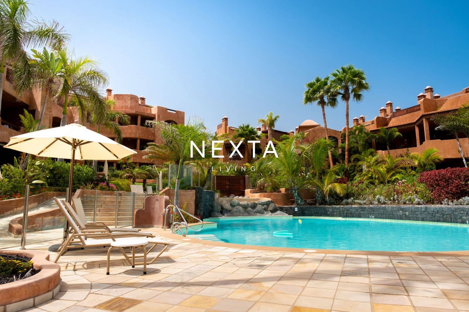 Piso de 2 habitaciones en Palm-Mar en venta con piscina garaje - 655.000 € (Ref: 10121080)