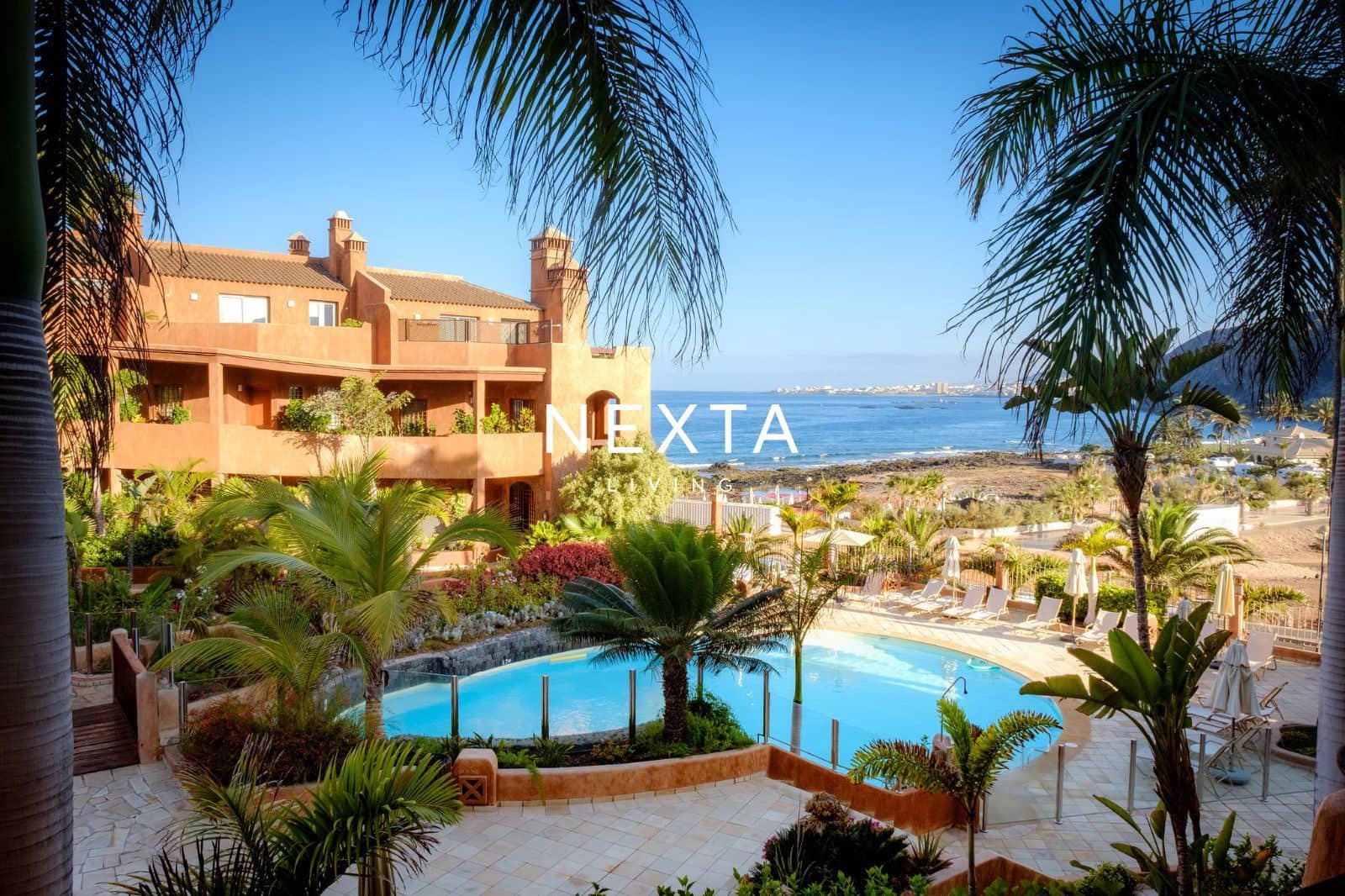 Piso de 2 habitaciones en Palm-Mar en venta con piscina garaje - 655.000 € (Ref: 10121080)