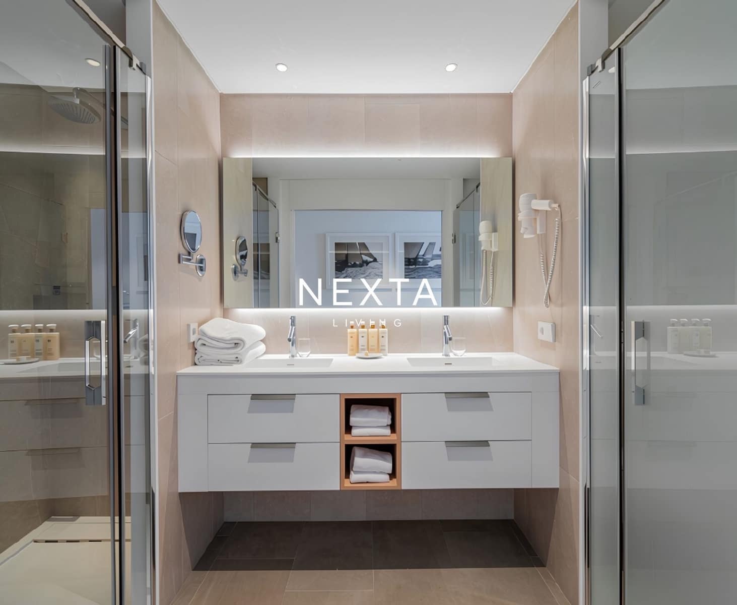 Piso de 3 habitaciones en Guía de Isora en venta con piscina garaje - 1.475.000 € (Ref: 10168011)