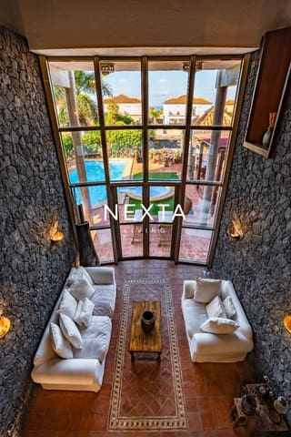 4 soverom Villa til salgs i El Madroñal, Adeje med svømmebasseng garasje - € 3 150 000 (Ref: 10172817)