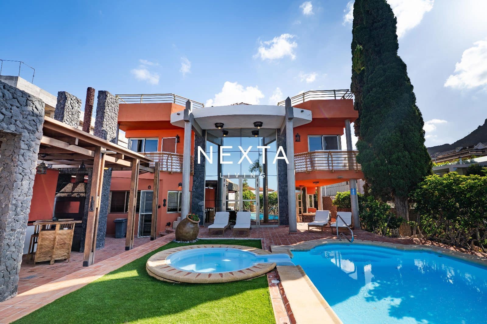 4 bedroom Villa for sale in El Madronal with pool garage - € 3,150,000 (Ref: 10172817)