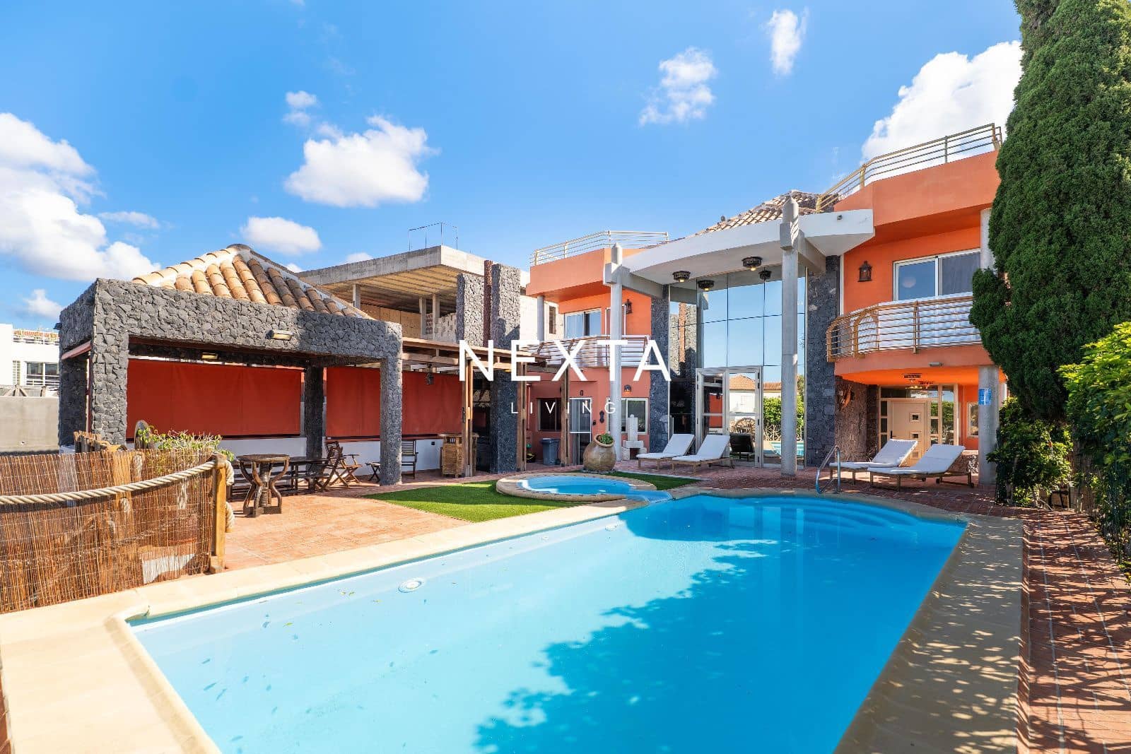4 bedroom Villa for sale in El Madronal with pool garage - € 3,150,000 (Ref: 10172817)