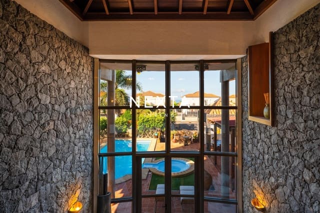 4 soverom Villa til salgs i El Madroñal, Adeje med svømmebasseng garasje - € 3 150 000 (Ref: 10172817)