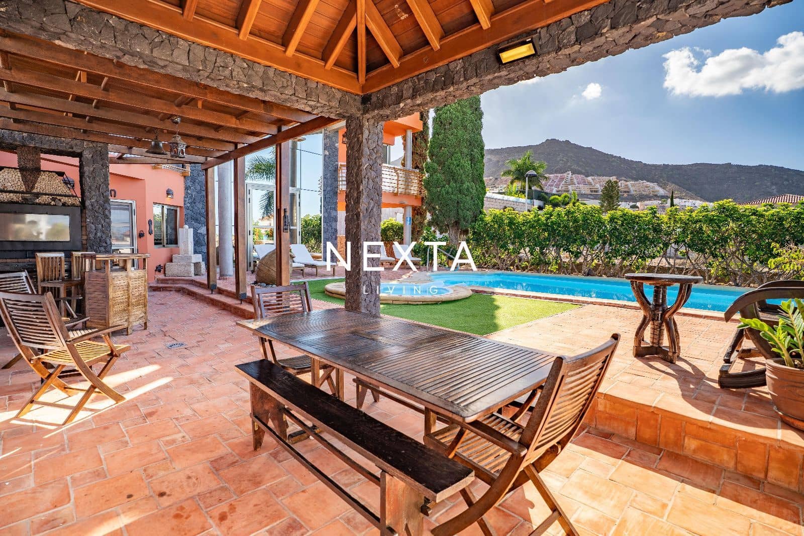 4 bedroom Villa for sale in El Madronal with pool garage - € 3,150,000 (Ref: 10172817)